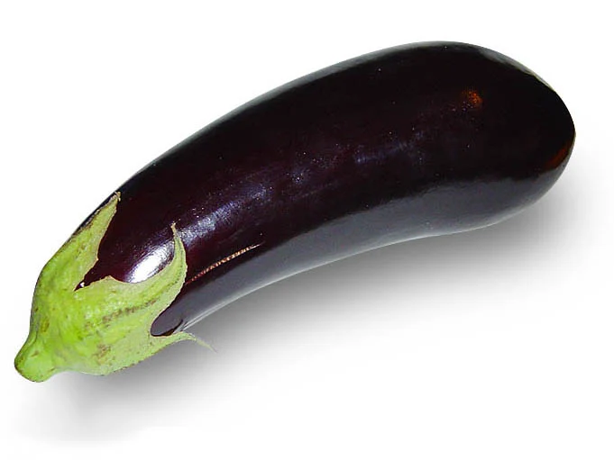 Aubergine identifiée par le photographe ; couleur et forme visibles, cultivar non précisé.